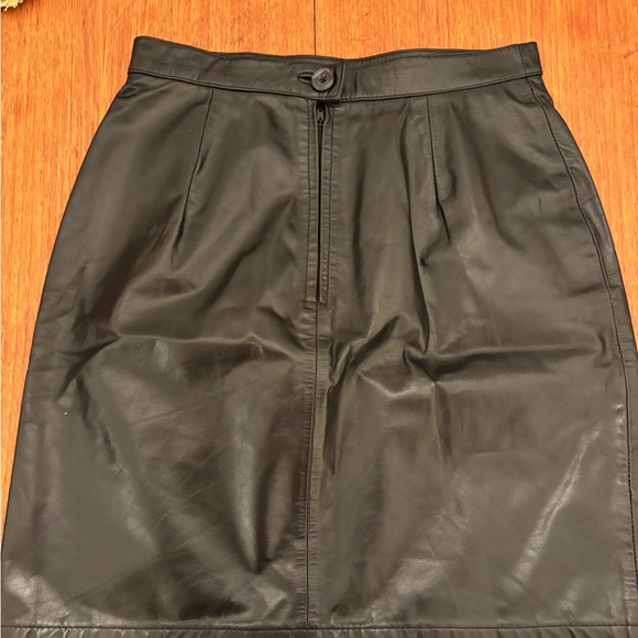 Vintage %100 leather skirt - Picture 3 of 5